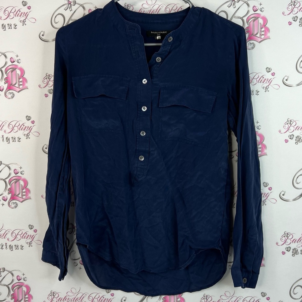 Banana Republic silk shirt blue Navy Button-Down Shirt flowy pockets buttons